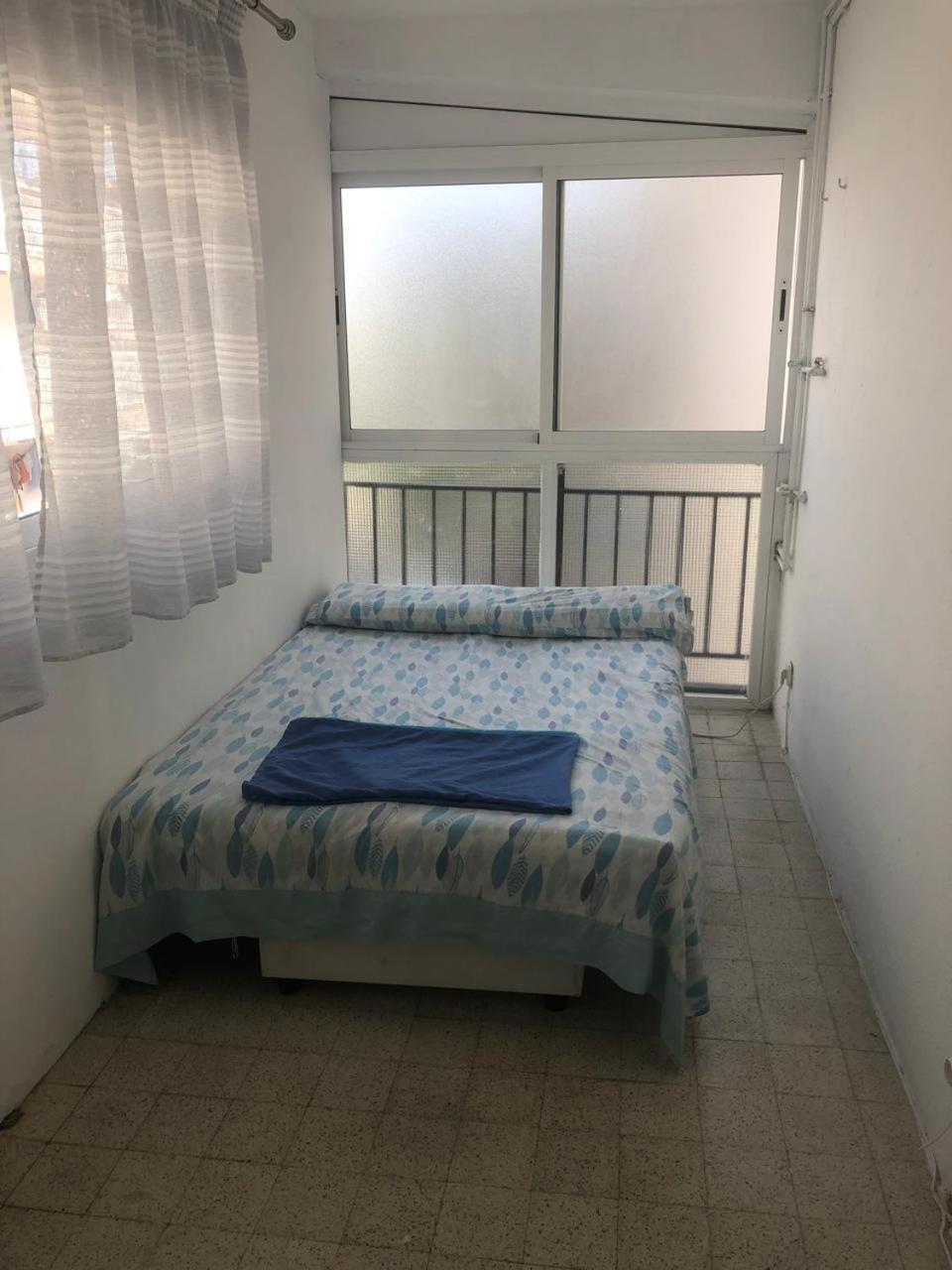 Habitaciones Compartidas En Un Apartamento Салоу Экстерьер фото