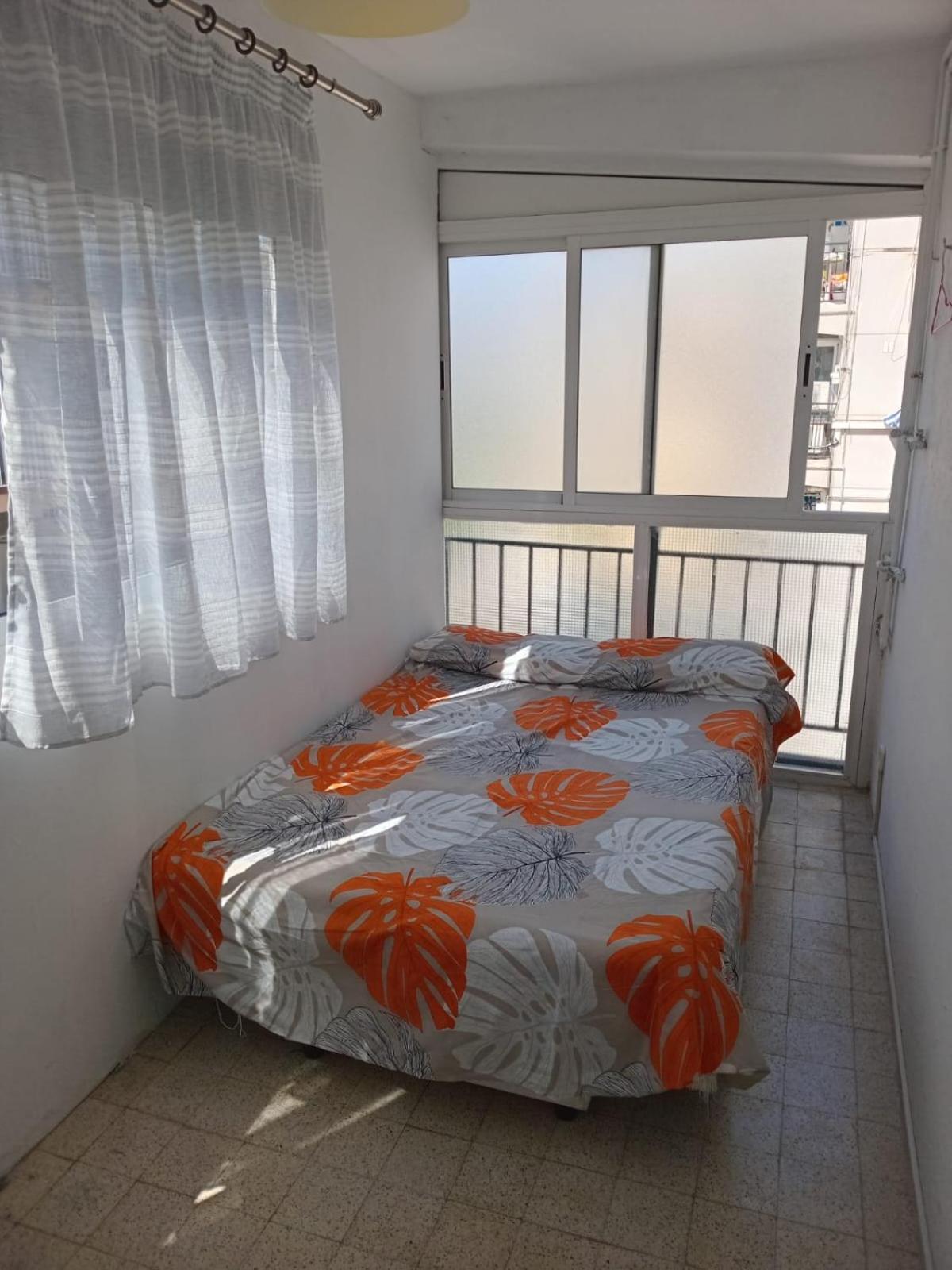 Habitaciones Compartidas En Un Apartamento Салоу Экстерьер фото