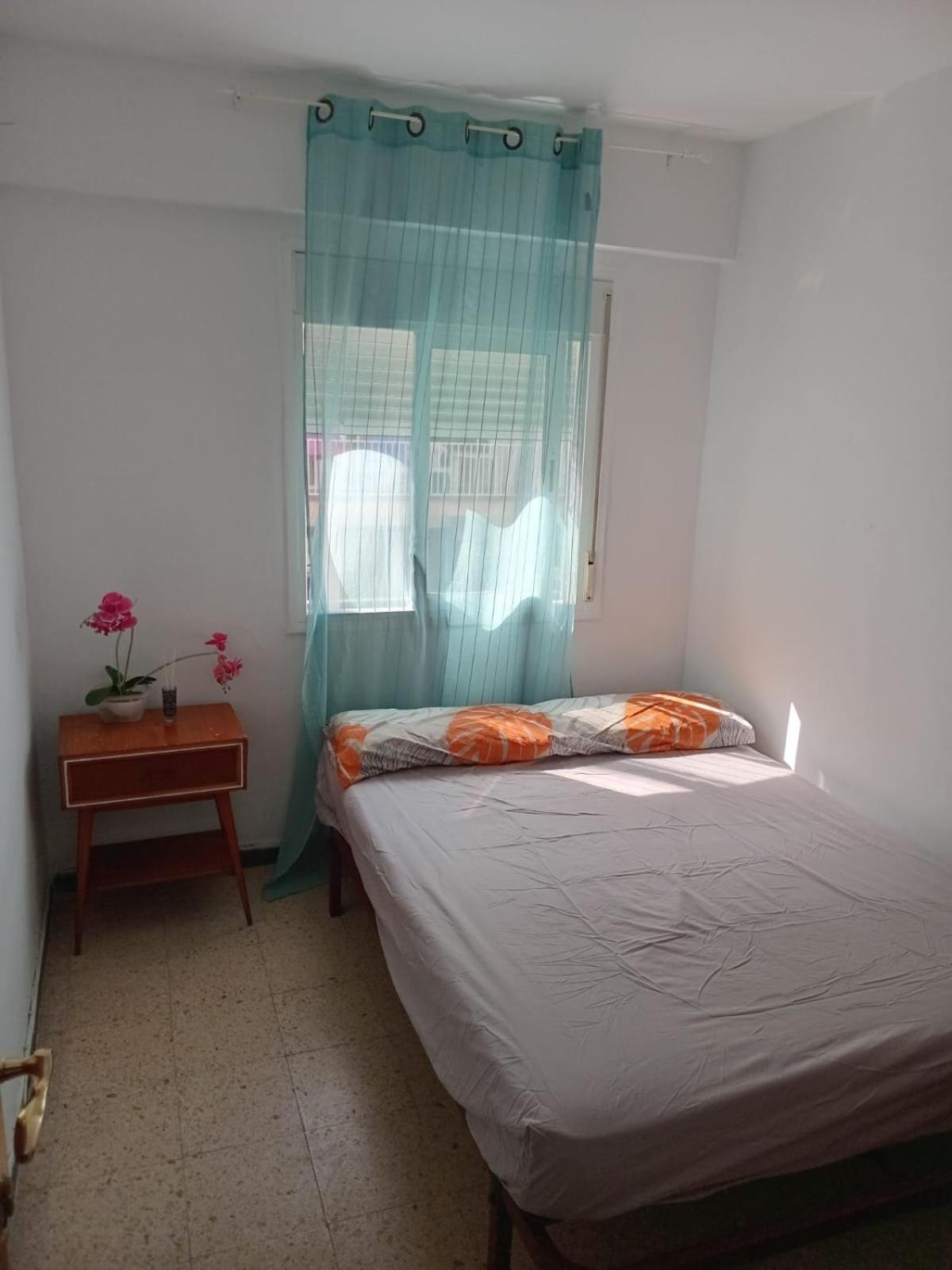 Habitaciones Compartidas En Un Apartamento Салоу Экстерьер фото