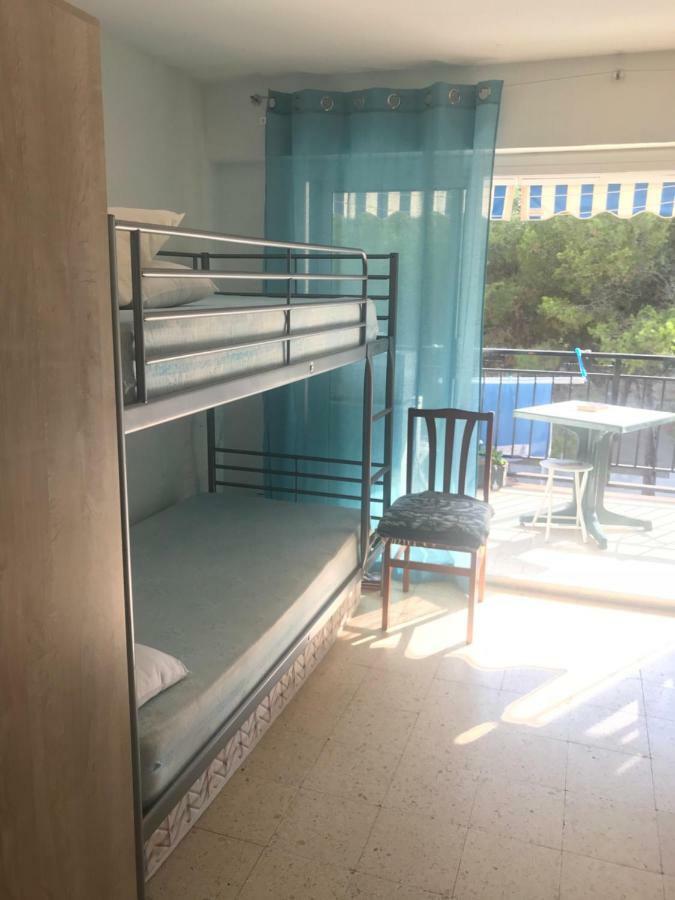 Habitaciones Compartidas En Un Apartamento Салоу Экстерьер фото