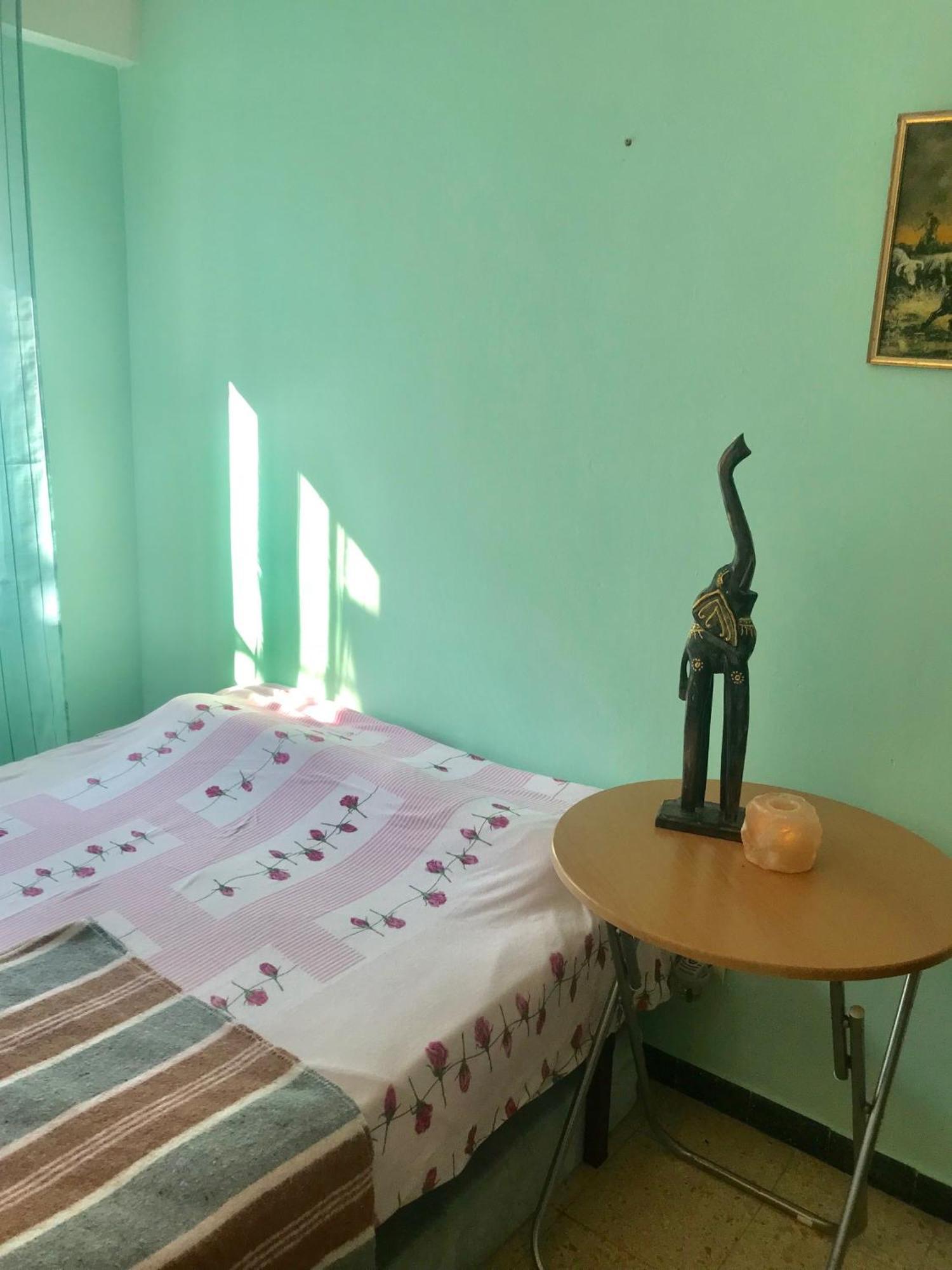Habitaciones Compartidas En Un Apartamento Салоу Экстерьер фото