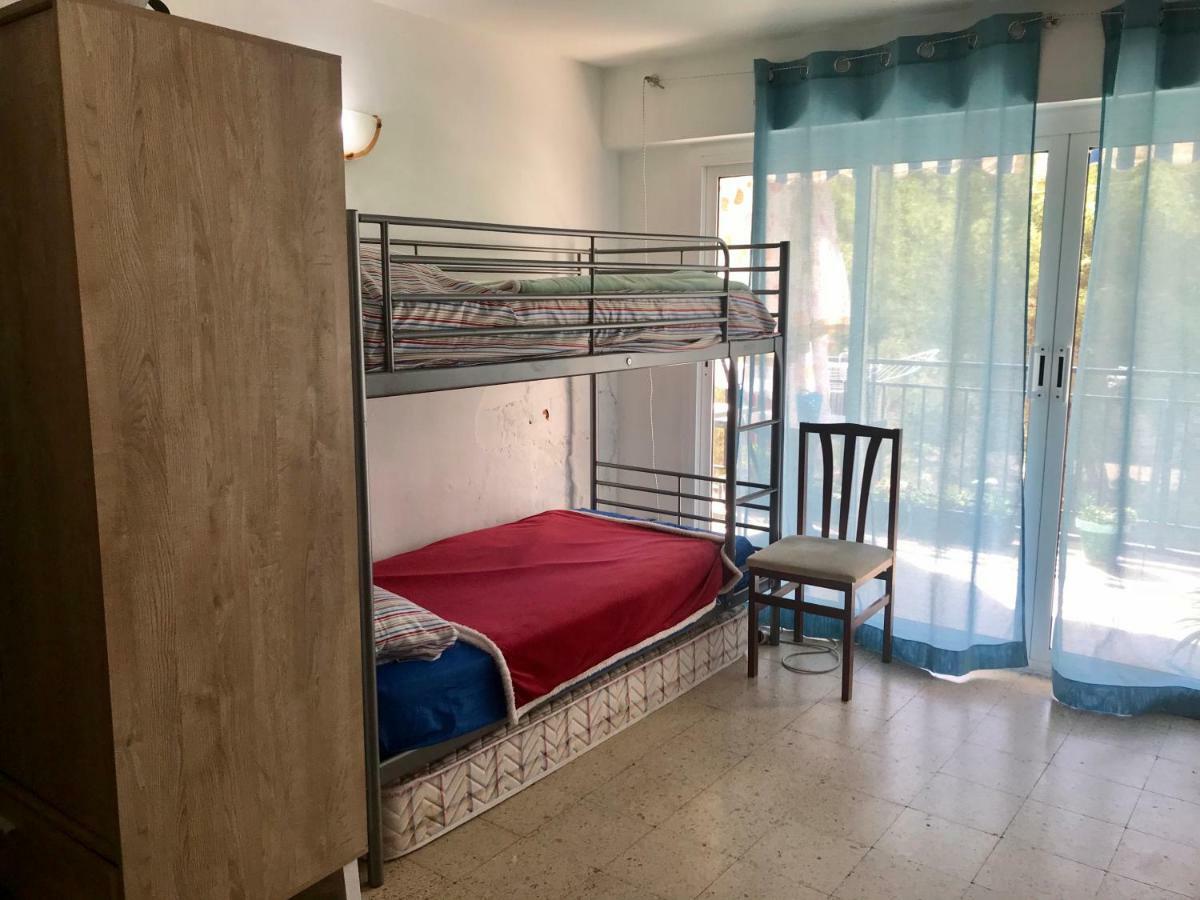 Habitaciones Compartidas En Un Apartamento Салоу Экстерьер фото